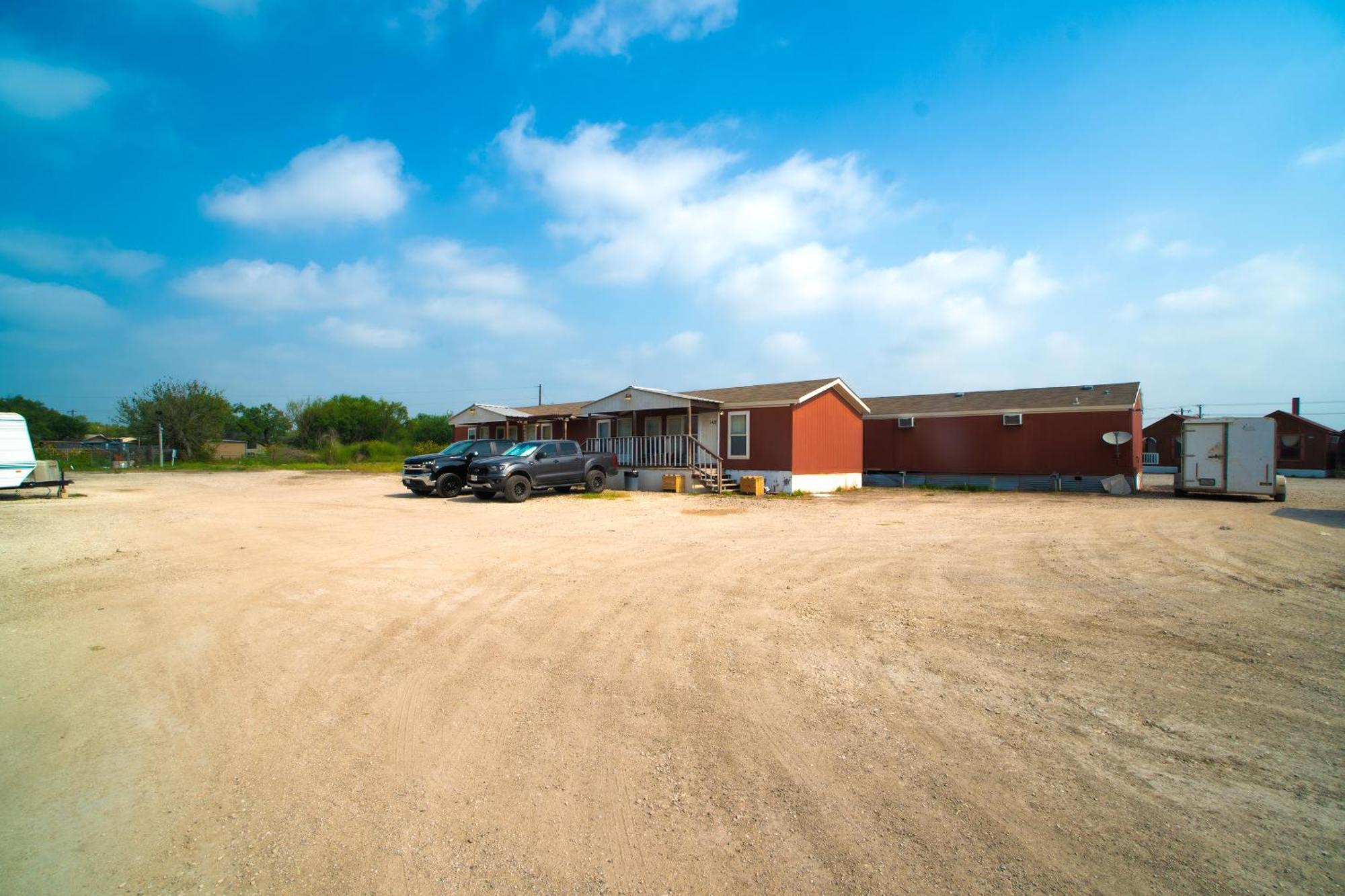 Grand Eagle Ford Lodge & Rv Park Tilden Luaran gambar