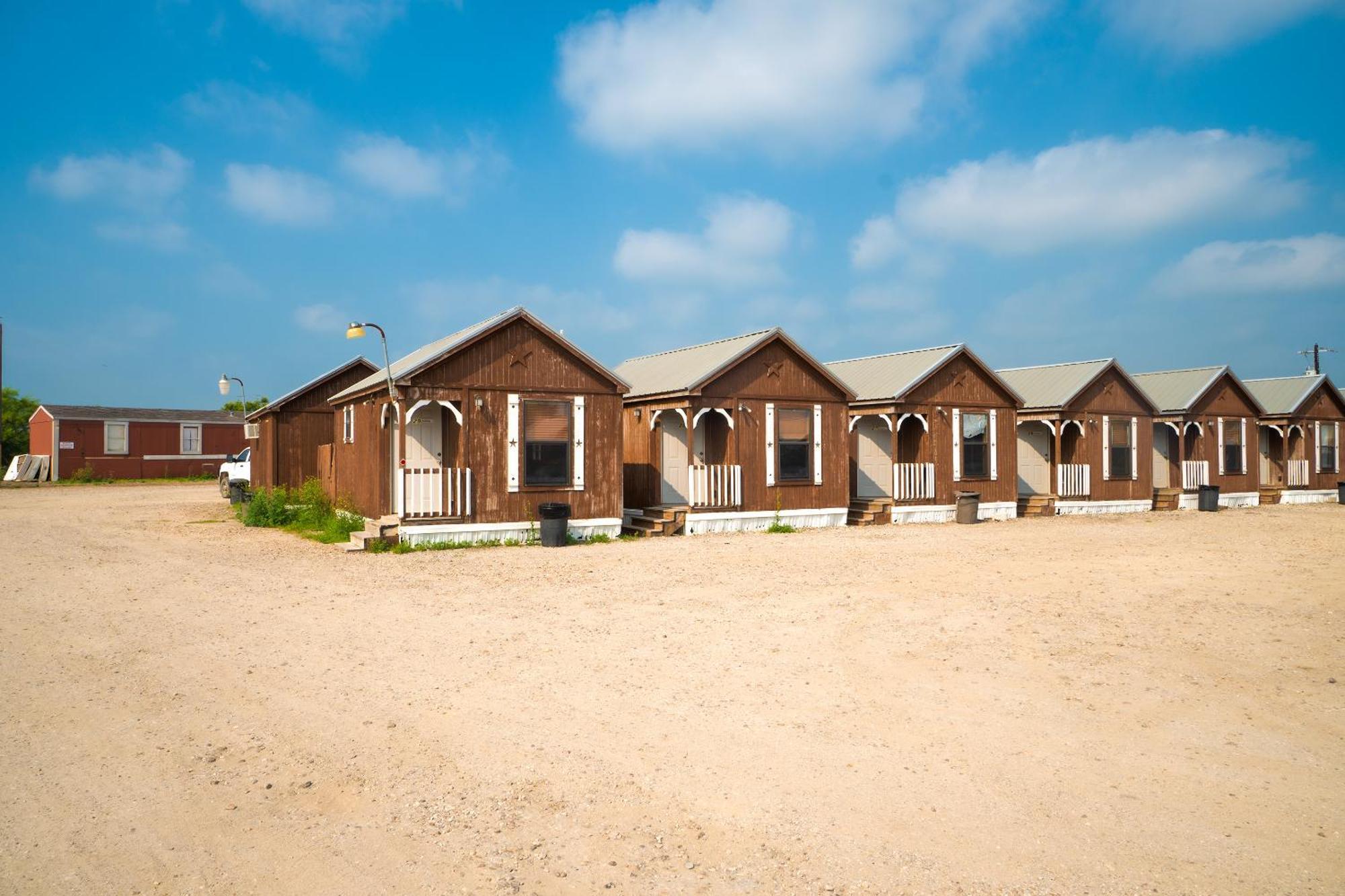 Grand Eagle Ford Lodge & Rv Park Tilden Luaran gambar