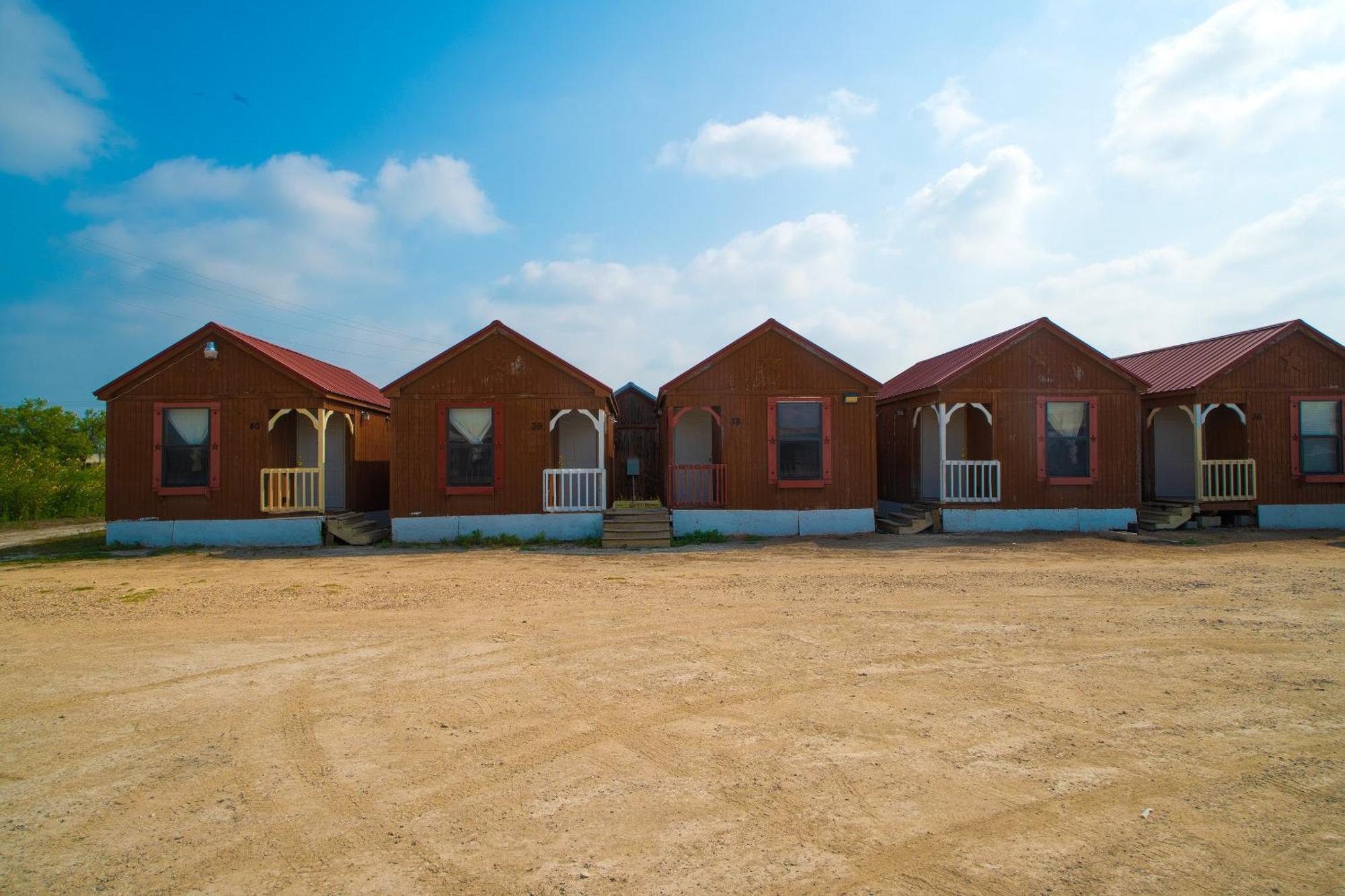 Grand Eagle Ford Lodge & Rv Park Tilden Luaran gambar