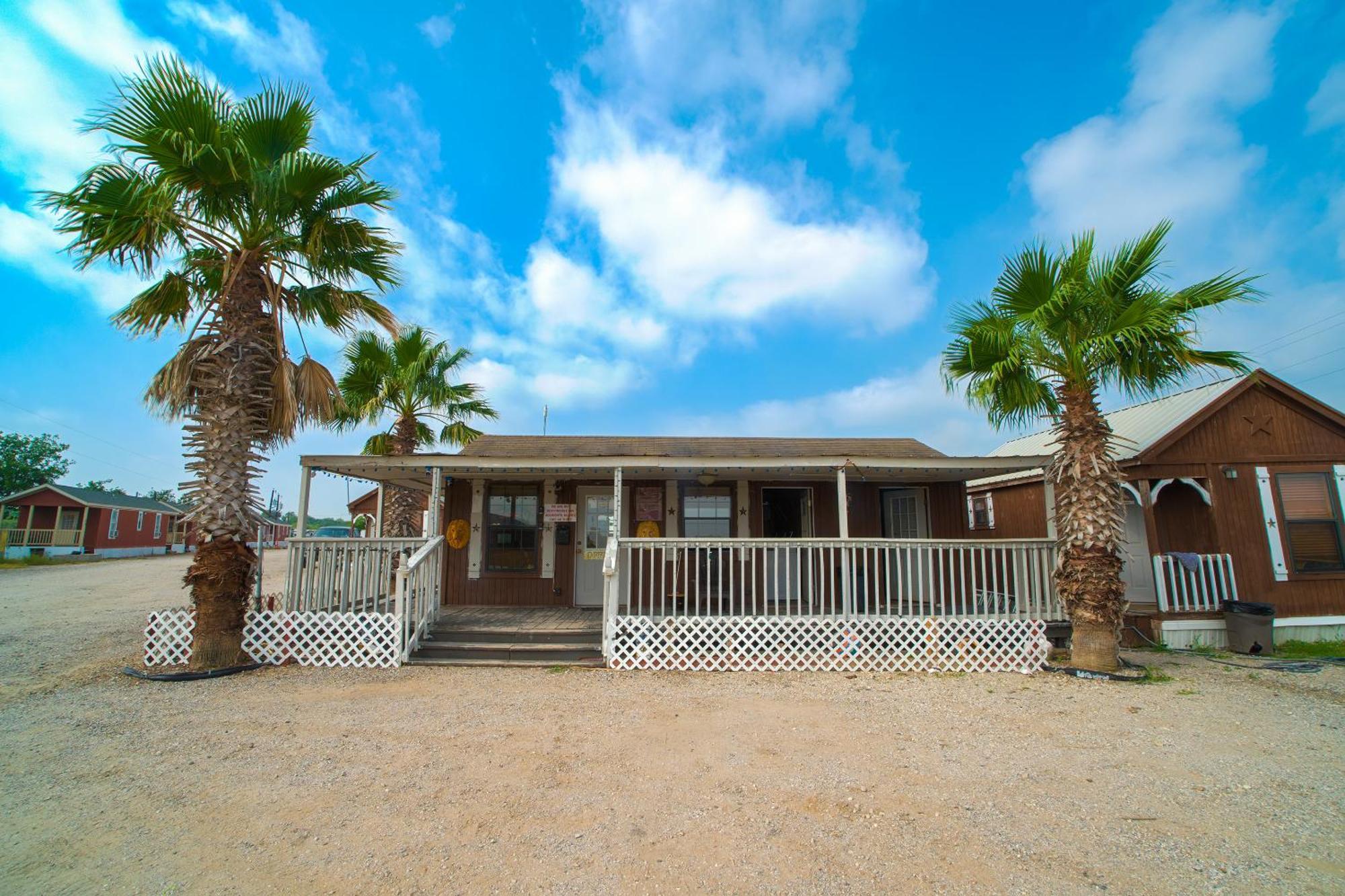 Grand Eagle Ford Lodge & Rv Park Tilden Luaran gambar