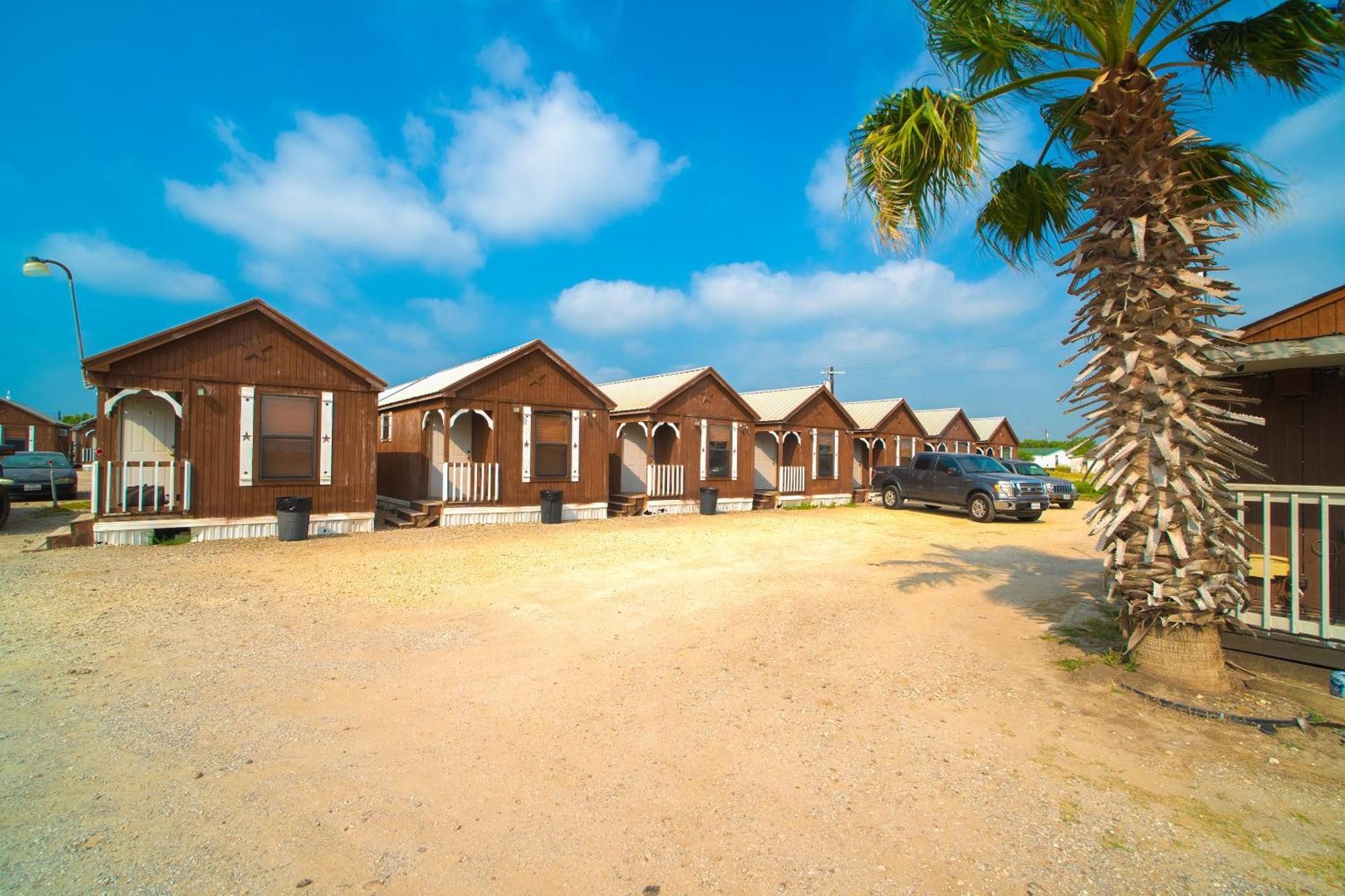 Grand Eagle Ford Lodge & Rv Park Tilden Luaran gambar